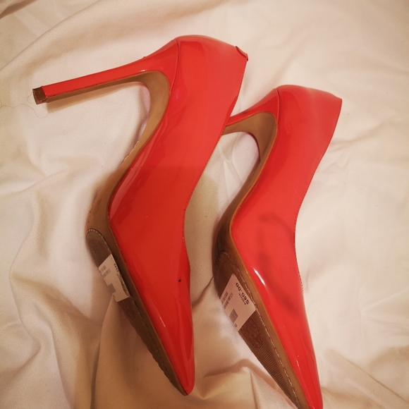 Vince Camuto Leather Upper Coral pumps Shoes - Picture 7 of 11